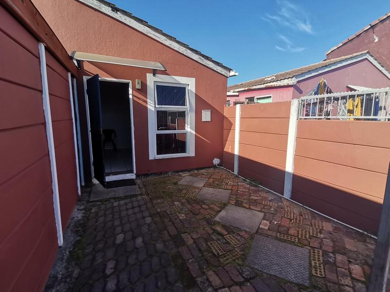 To Let 2 Bedroom Property for Rent in Portlands Western Cape